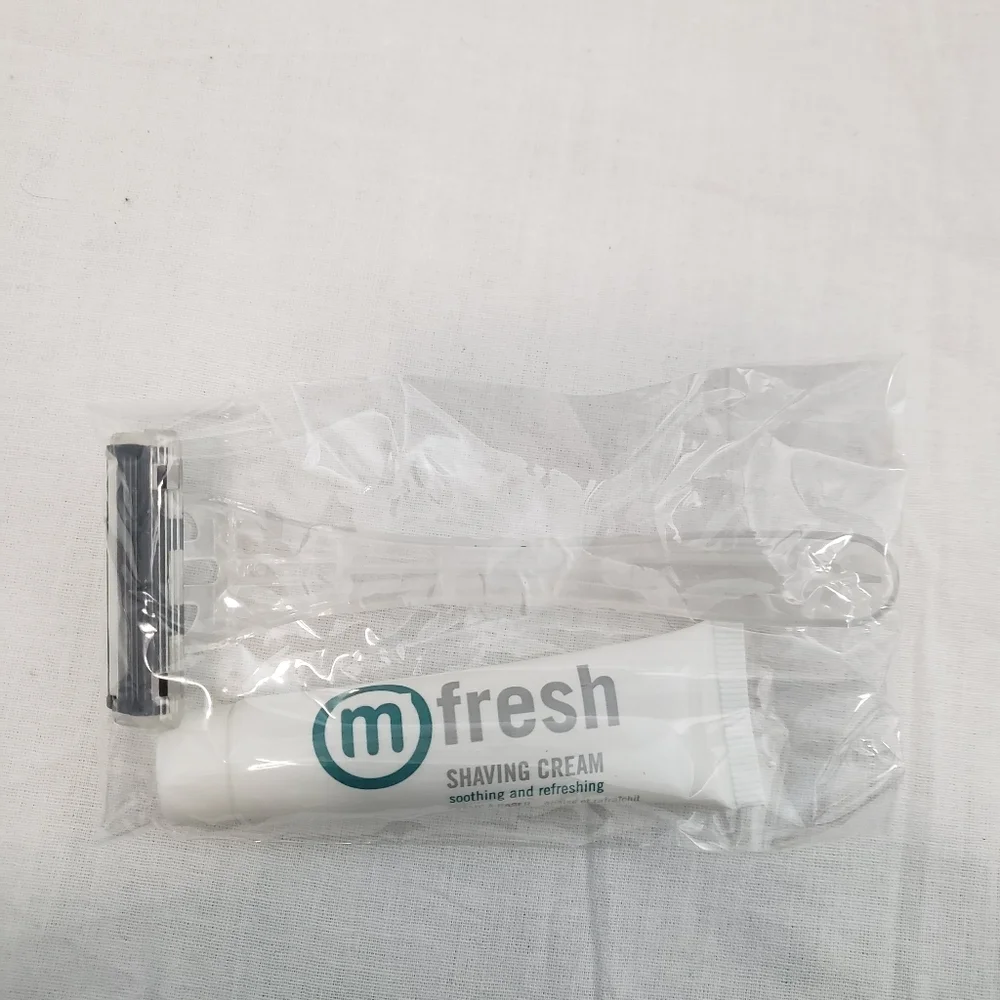 Travel Kit Hask‎ Shampoo and Conditioner 3 Blade Razor And Vanity Set